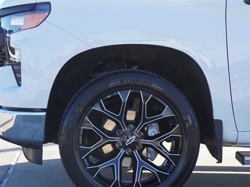 Used 2025 Chevrolet Silverado 1500 W/T w/ WT Value Package image 5