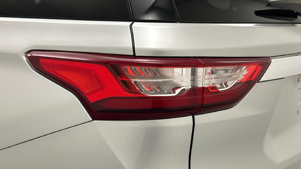 Used 2018 Chevrolet Traverse LT w/ LPO, Cargo Package AWD/4WD image 18