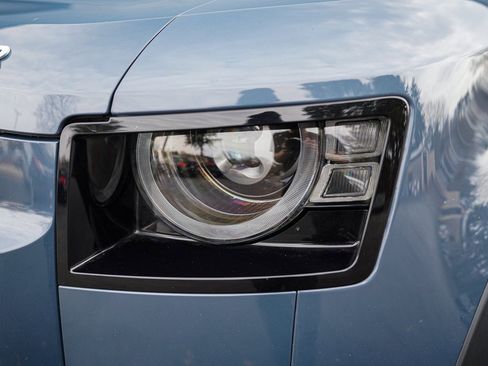 Used 2022 Land Rover Defender 110 SE image 4