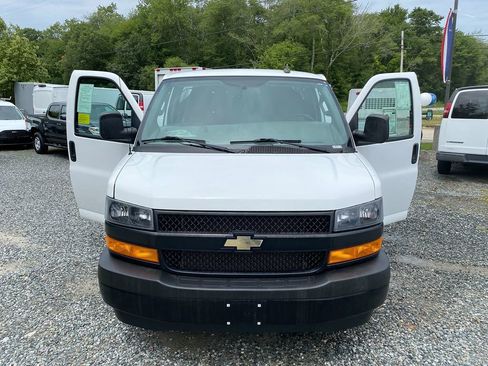 Used 2021 Chevrolet Express 2500 image 27