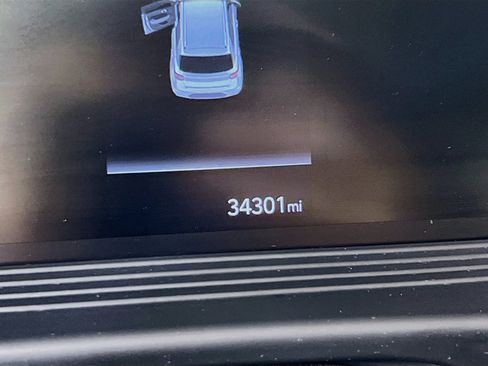 Used 2023 Hyundai Venue Limited FWD image 12