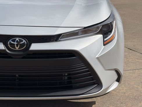 Used 2026 Toyota Corolla LE FWD image 5