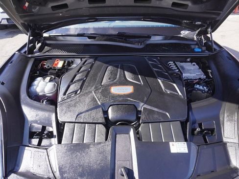 Used 2020 Porsche Cayenne Turbo AWD/4WD image 25