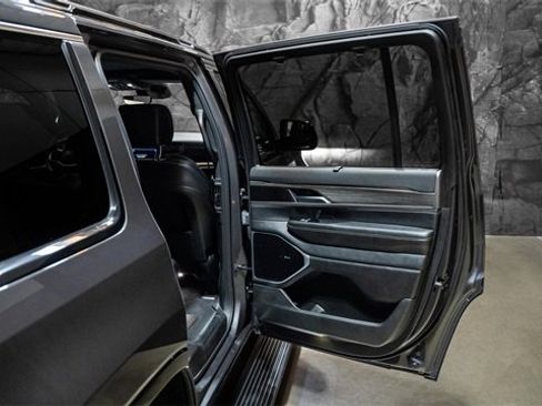 Used 2024 Jeep Wagoneer Series III w/ Premium Group I image 14