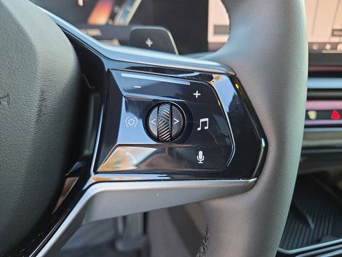 Used 2024 BMW 540i xDrive w/ Premium Package image 24