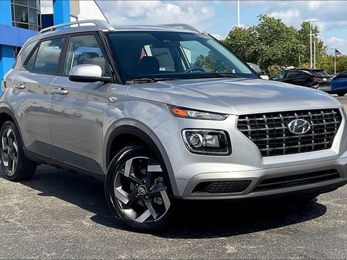 New 2025 Hyundai Venue SEL image 1