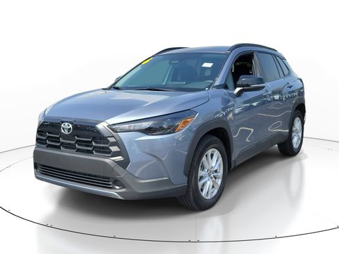 Used 2026 Toyota Corolla Cross LE FWD image 3