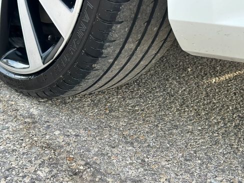 Used 2018 Volkswagen Passat GT image 38