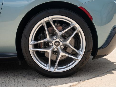 Used 2024 Ferrari Roma Spider RWD image 19