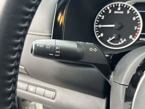 Used 2022 Nissan Pathfinder SV w/ SV Black Package image 14