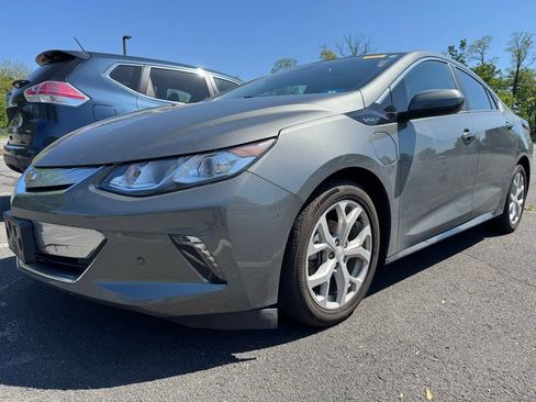 Used 2016 Chevrolet Volt Premier w/ Driver Confidence Package FWD image 2