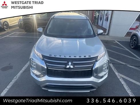 New 2026 Mitsubishi Outlander SE image 3