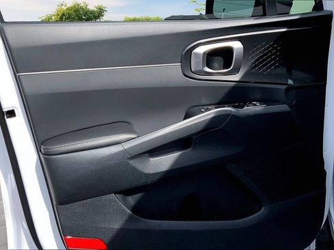 Used 2025 Kia Sorento S image 20