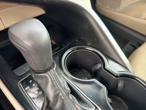 Used 2019 Toyota Camry LE image 15