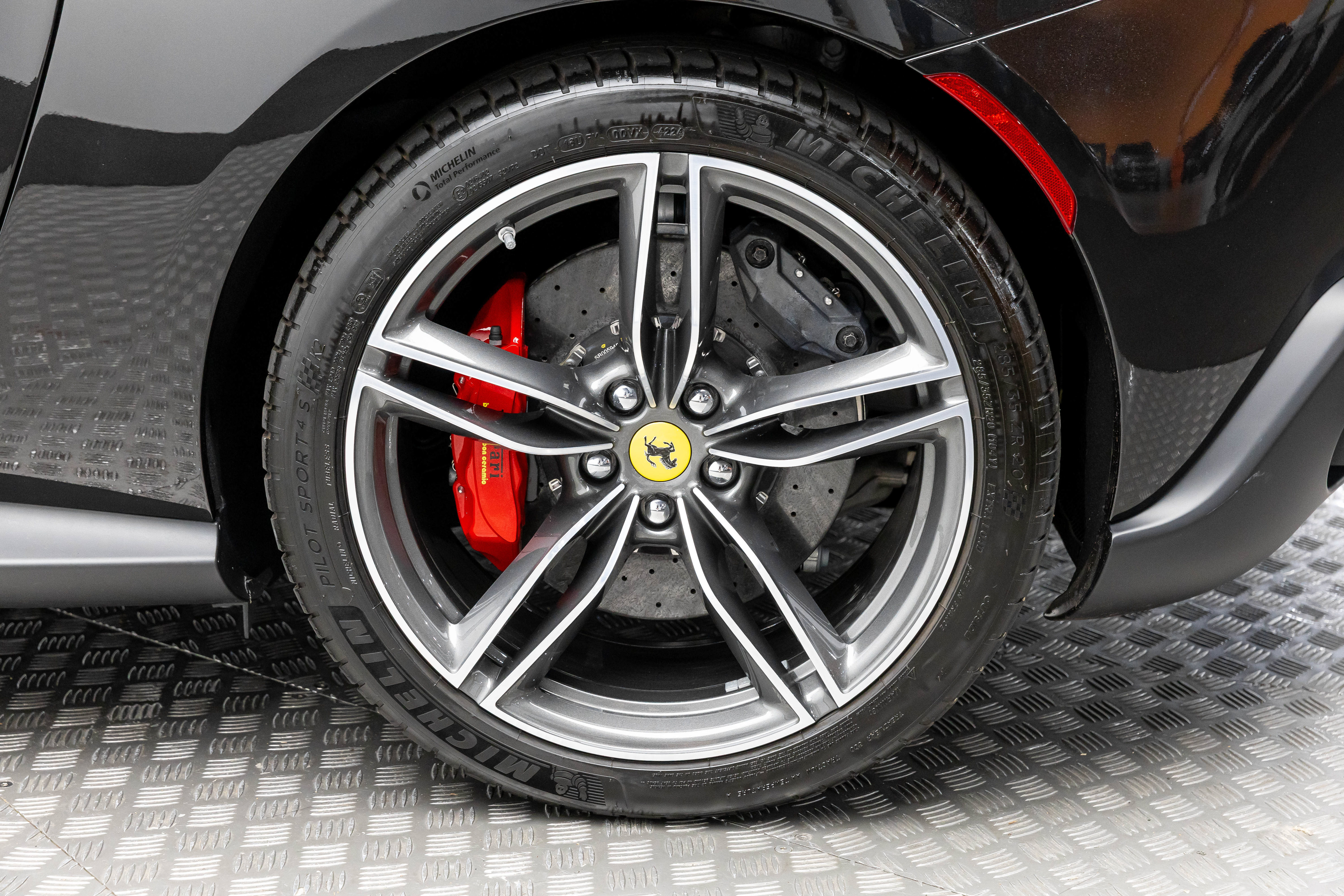 Certified 2025 Ferrari Roma Spider RWD image 23