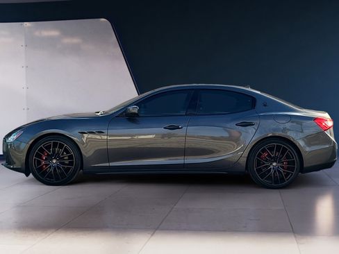 Used 2017 Maserati Ghibli S image 2