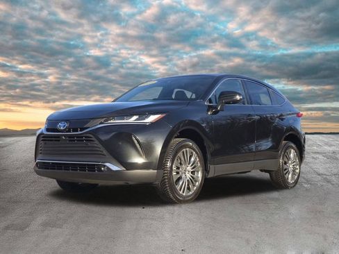 Used 2023 Toyota Venza Limited image 4