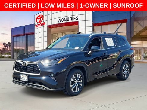 Used 2024 Toyota Highlander XLE FWD image 2