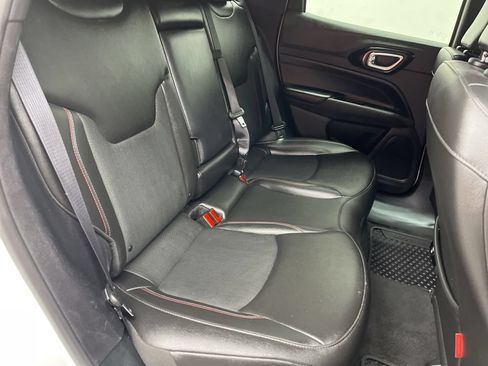 Used 2025 Jeep Compass Trailhawk AWD/4WD image 21