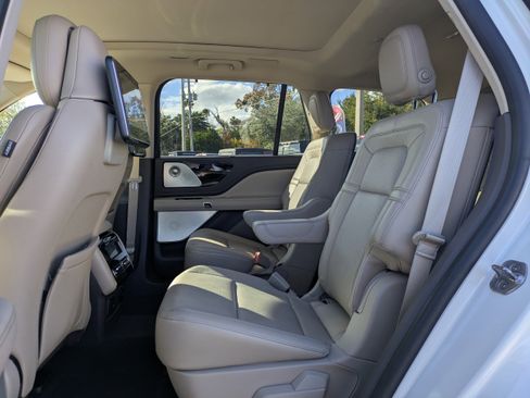 Used 2020 Lincoln Aviator Reserve w/ Equipment Group 202A image 15