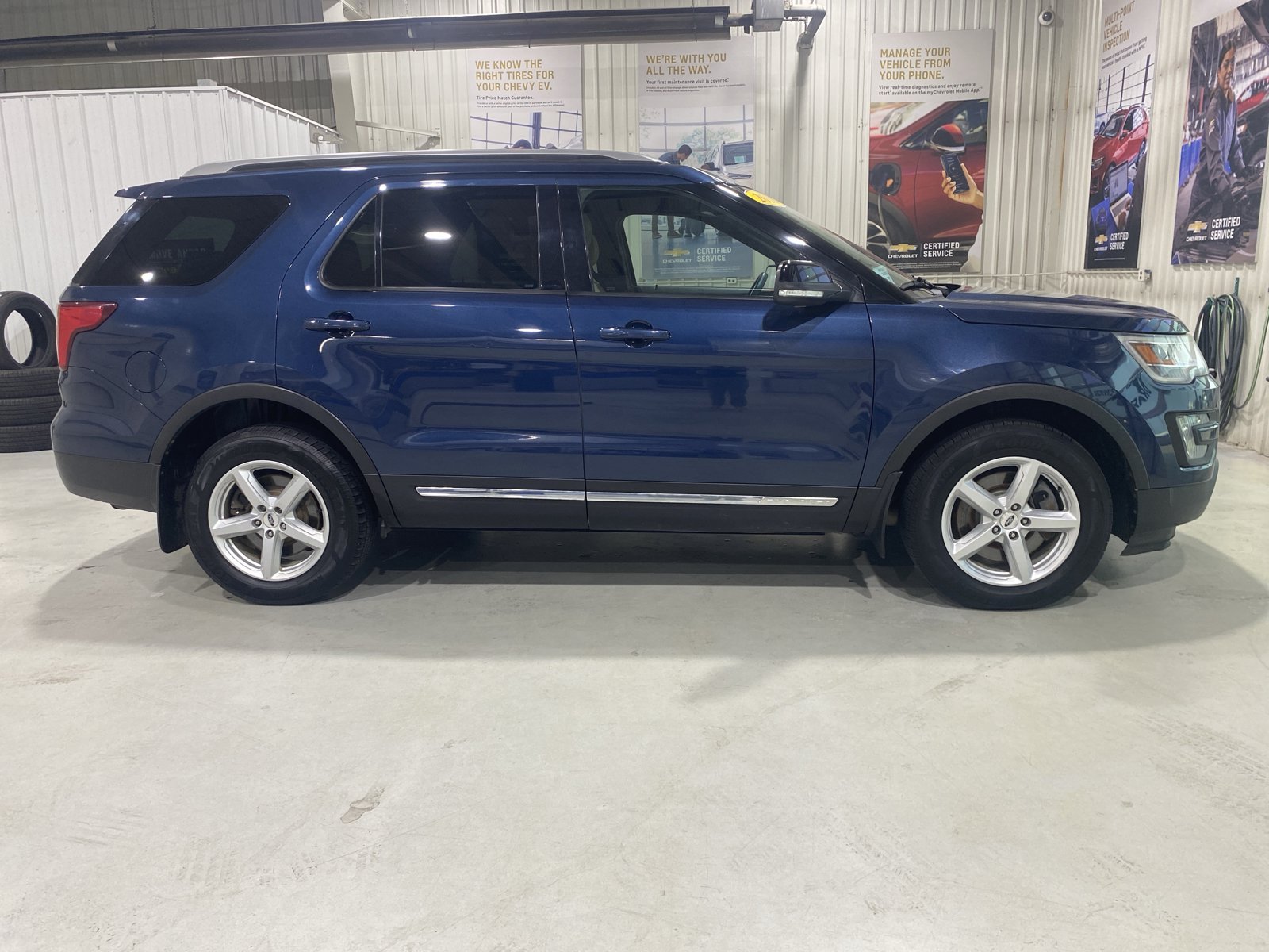 Used 2016 Ford Explorer XLT w/ Equipment Group 201A AWD/4WD image 9