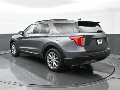 Used 2023 Ford Explorer XLT w/ Equipment Group 202A AWD/4WD image 2
