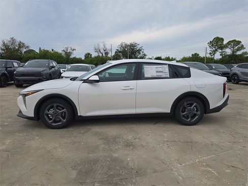 New 2025 Kia K4 LXS image 5