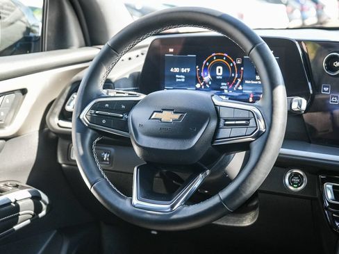 Used 2025 Chevrolet Traverse LT w/ Driver Confidence Package FWD image 14