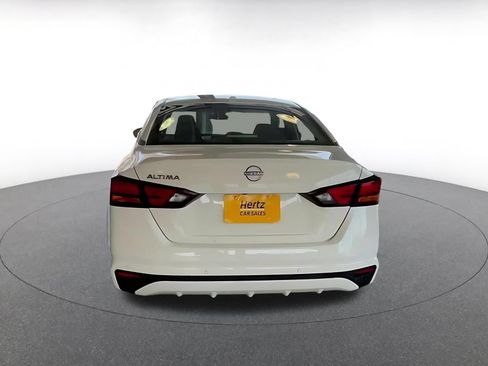 Used 2025 Nissan Altima 2.5 SV FWD image 12