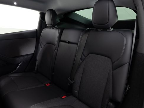 Used 2026 Tesla Model Y AWD image 17