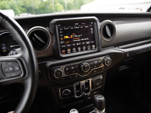 Used 2023 Jeep Wrangler Unlimited w/ Cold Weather Group AWD/4WD image 13