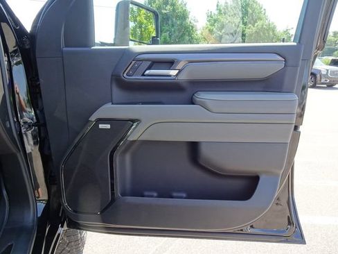 Used 2025 Chevrolet Silverado 2500 ZR2 w/ Technology Package AWD/4WD image 18