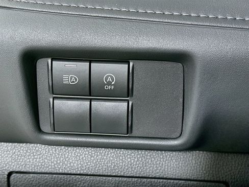 Used 2023 Toyota Highlander L FWD image 16