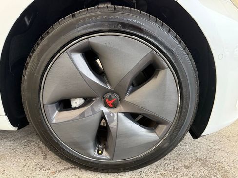 Used 2020 Tesla Model 3 Standard Range Plus image 4