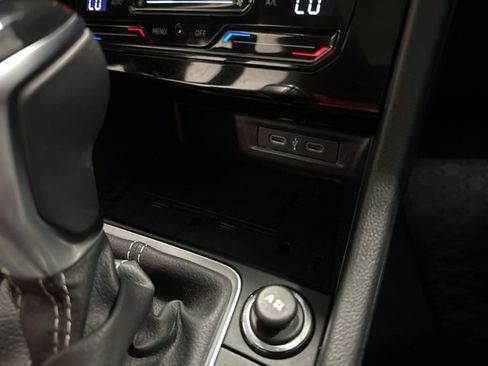 Used 2025 Volkswagen Jetta SE w/ Sunroof Package image 28