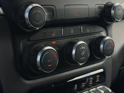 Used 2020 RAM 1500 Big Horn AWD/4WD image 11