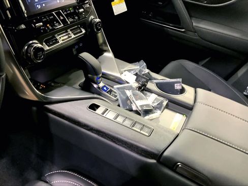 New 2026 Lexus LX 700h Luxury image 7