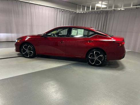 Used 2024 Nissan Altima 2.5 SR AWD/4WD image 4