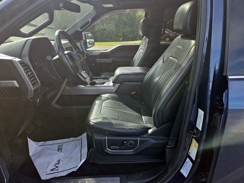 Used 2017 Ford F150 Platinum w/ Equipment Group 701A Luxury AWD/4WD image 5