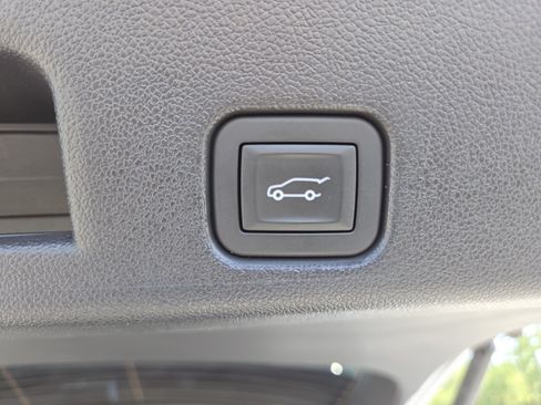 Used 2024 Chevrolet Traverse Z71 w/ Enhanced Driving Package AWD/4WD image 26