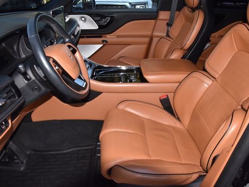 Certified 2022 Lincoln Aviator Black Label w/ Class IV Trailer Tow Package image 13