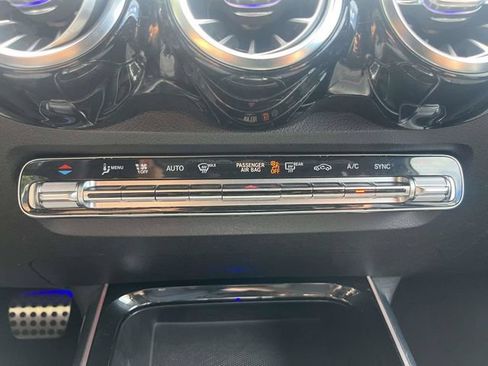 Used 2021 Mercedes-Benz GLB 250 image 27
