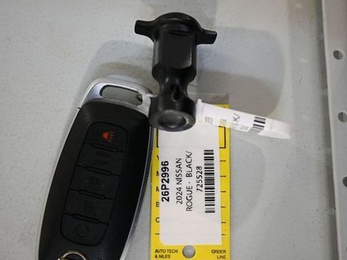 Used 2024 Nissan Rogue SV image 10