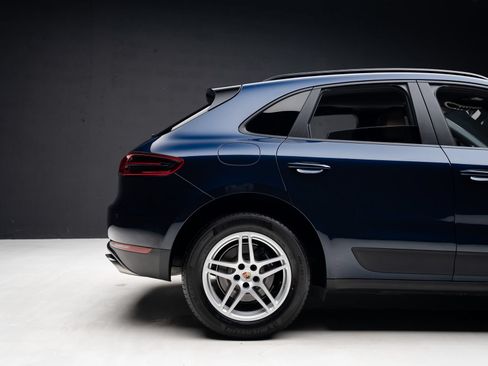 Used 2018 Porsche Macan AWD/4WD image 35