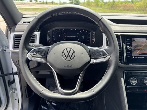 Used 2023 Volkswagen Atlas Cross Sport SE w/ Black Wheel Package AWD/4WD image 17