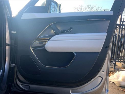 Used 2025 Land Rover Range Rover Sport image 22