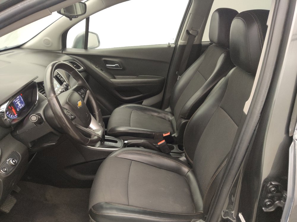 Used 2017 Chevrolet Trax LT w/ LT Convenience Package FWD image 17