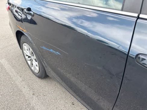 Used 2017 Toyota Camry LE FWD image 5