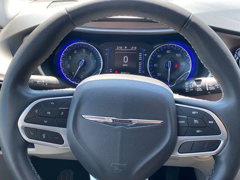 Used 2023 Chrysler Voyager LX FWD image 9