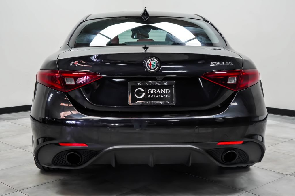 Used 2023 Alfa Romeo Giulia Veloce RWD image 11